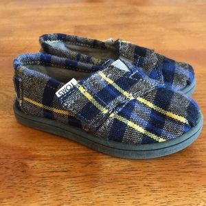 Plaid shoes with Velcro closure